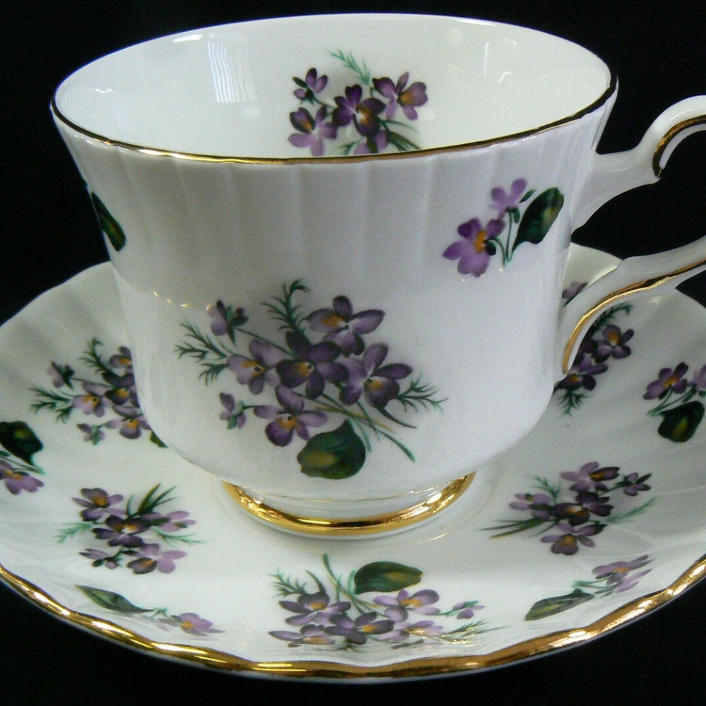Royal Standard Tea Cup & Saucer Set Floral Pattern Fine bone china England